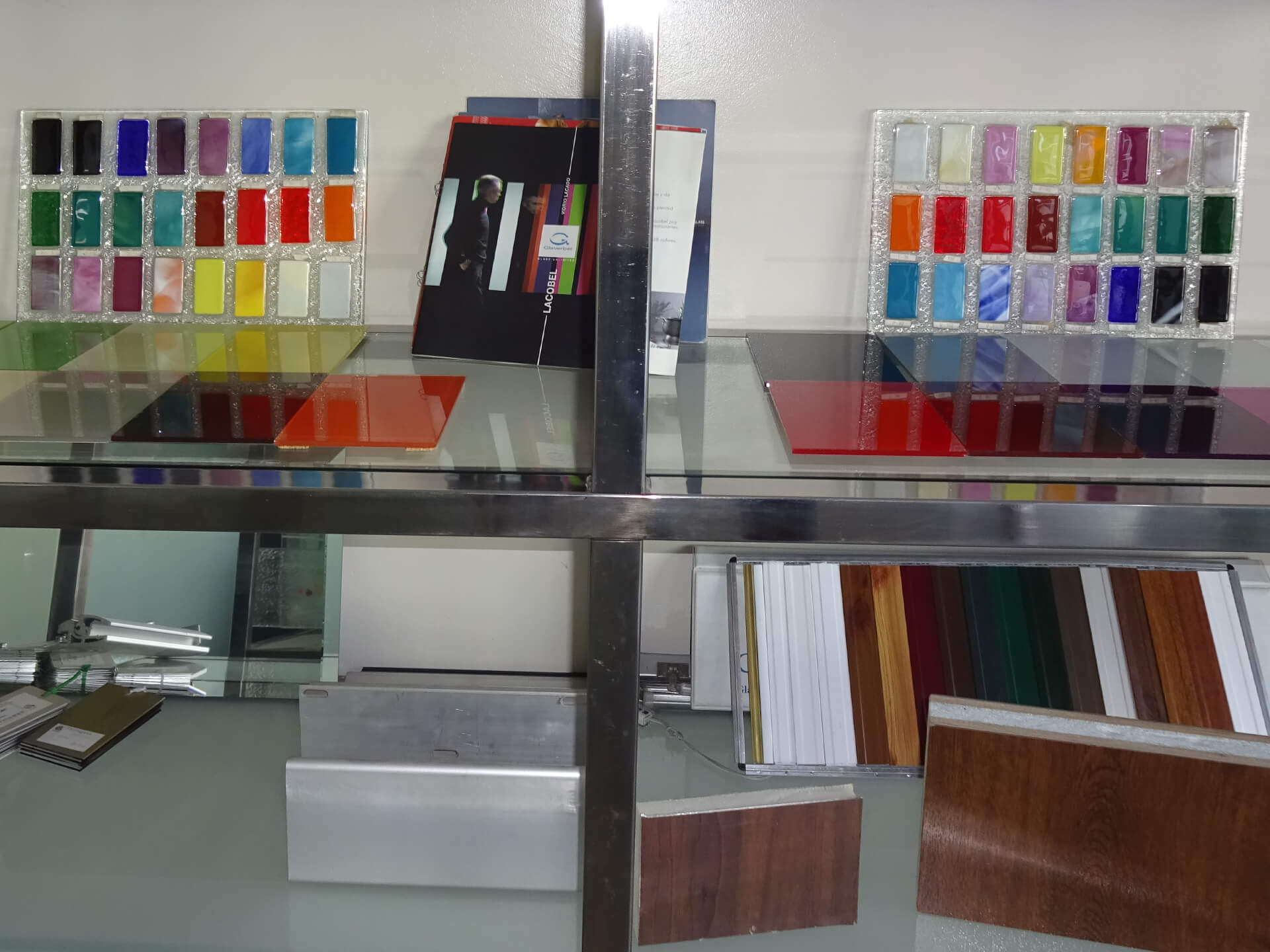 Todo tipo de trabajos de cristalería y carpintería metálica en Cambados